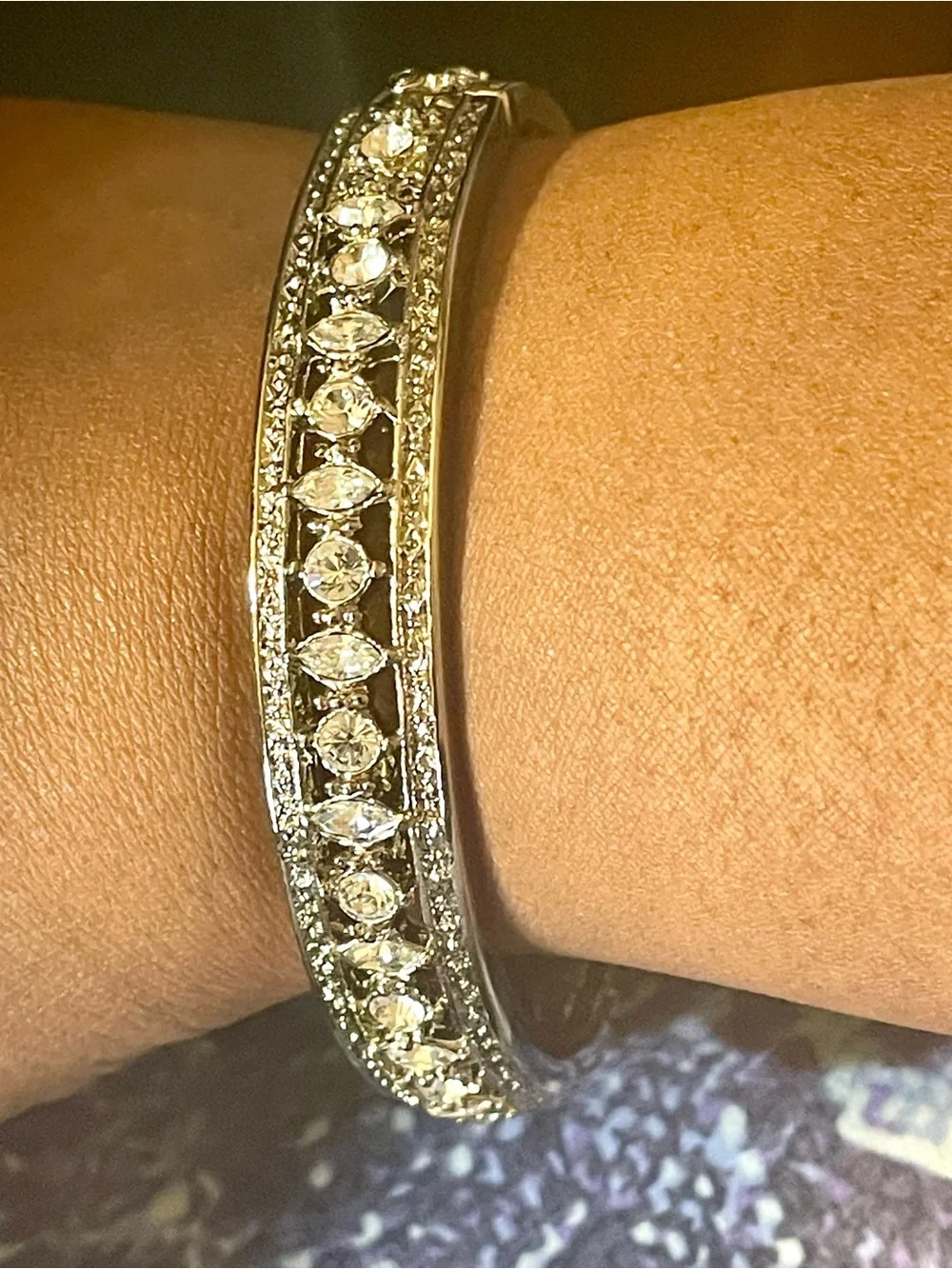 JBK Camron & Kross Silver Tone Hinged Bangle Bracelet. Size 8 inch